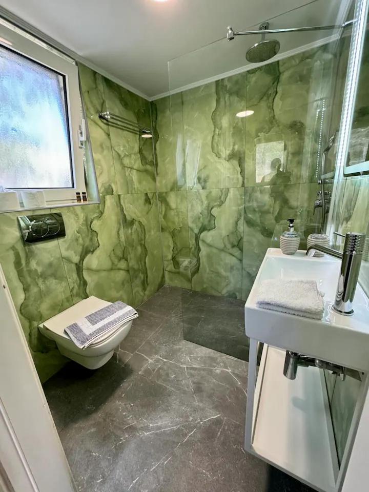 Seafront Apartment Карфас Екстер'єр фото